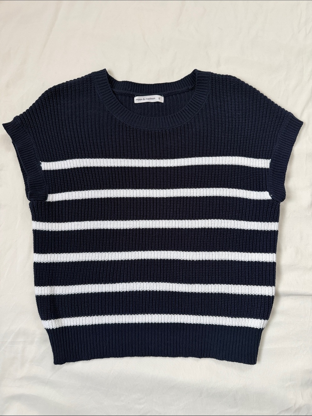 Moon & Madison Short Sleeve Sweater Top
